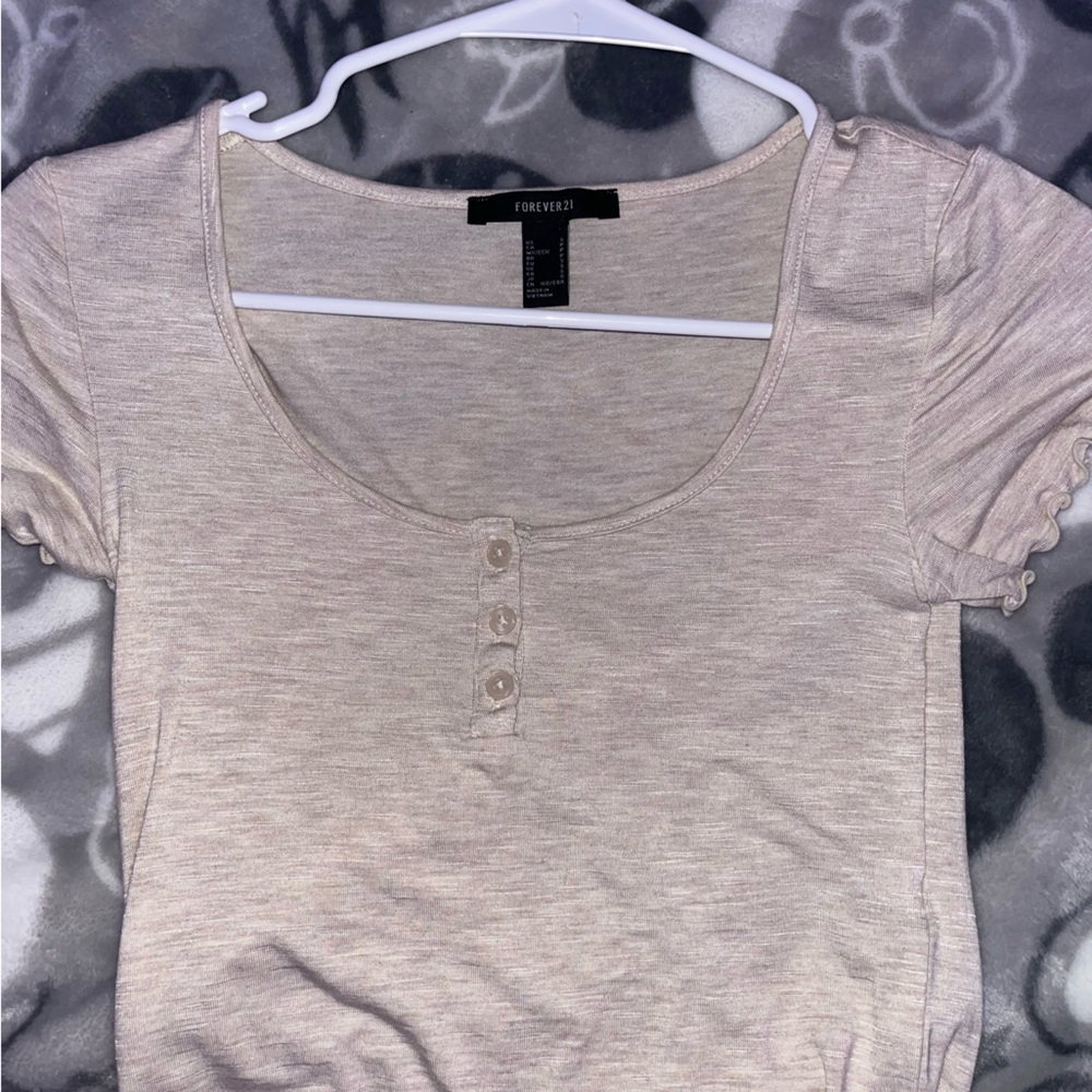 beige croptop
